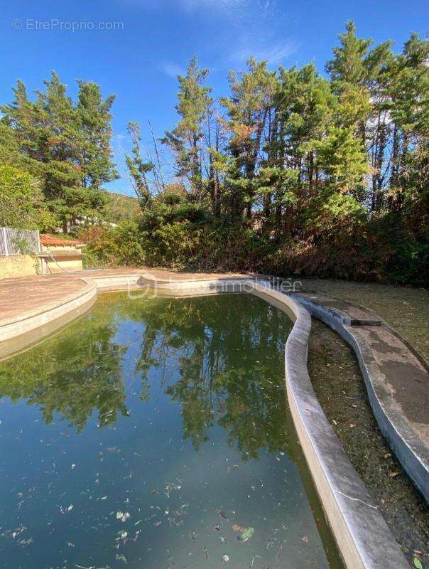 Terrain à CHARMES-SUR-RHONE