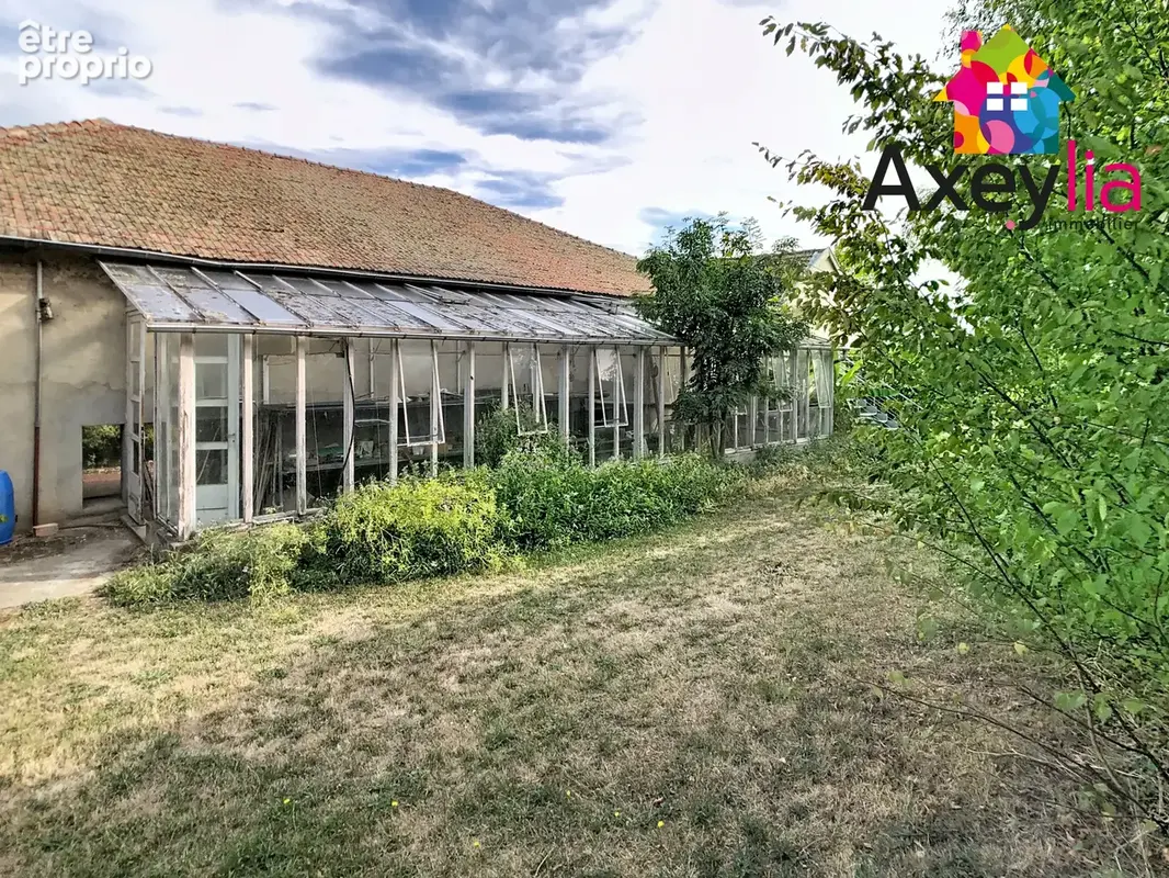 A vendre - st-alban-les-eaux - propriete avec maisons et apparts sur 6621 m2 terrain - photo 10