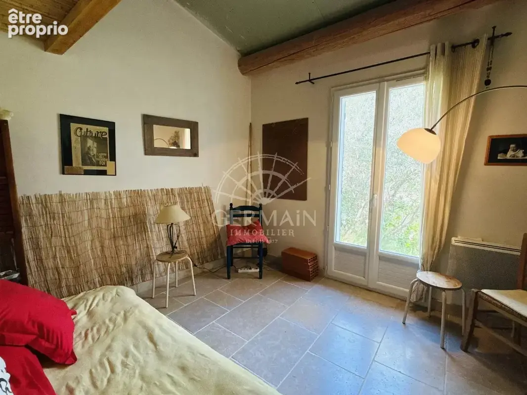 Fontaine-de-Vaucluse, maison atypique de 65 m² avec vue imprenable sur le château et les Monts de Vaucluse - photo 7