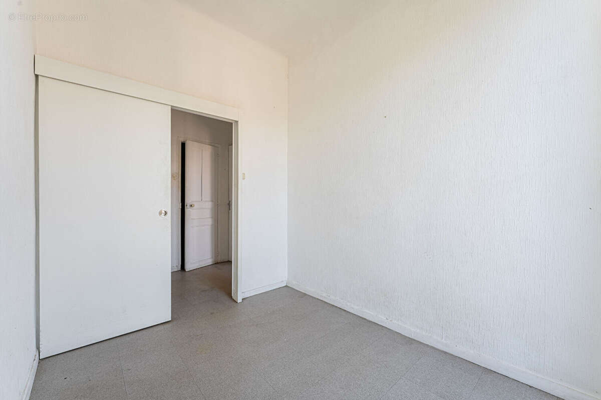 Appartement à MARSEILLE-4E