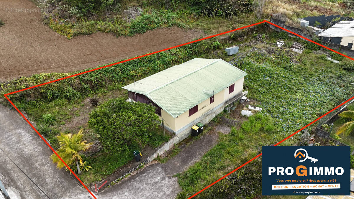 Terrain à LE TAMPON