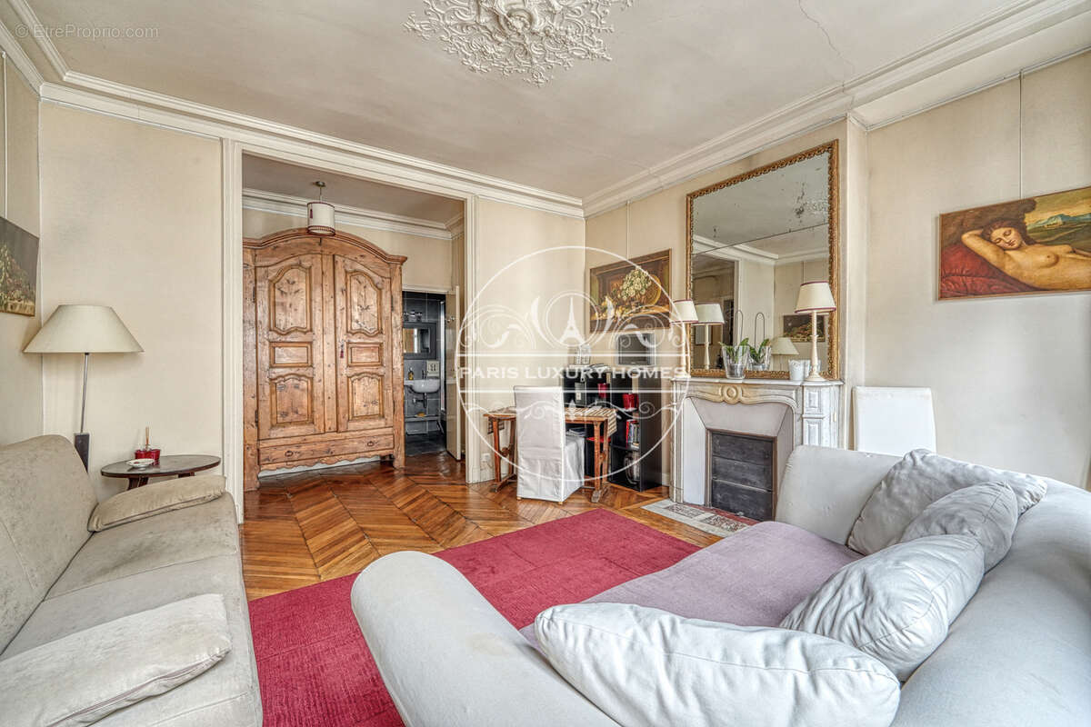 Appartement à PARIS-1E
