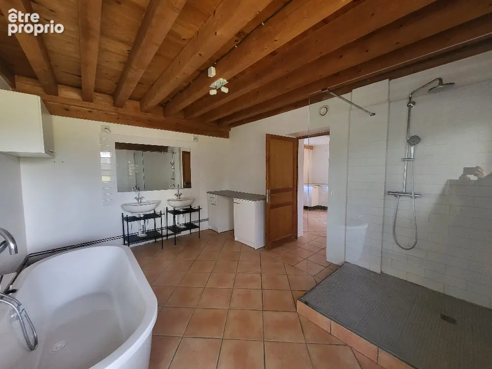 Magnifique bâtisse de 272 m² sur 1.2 hectares de terrain clos - photo 9