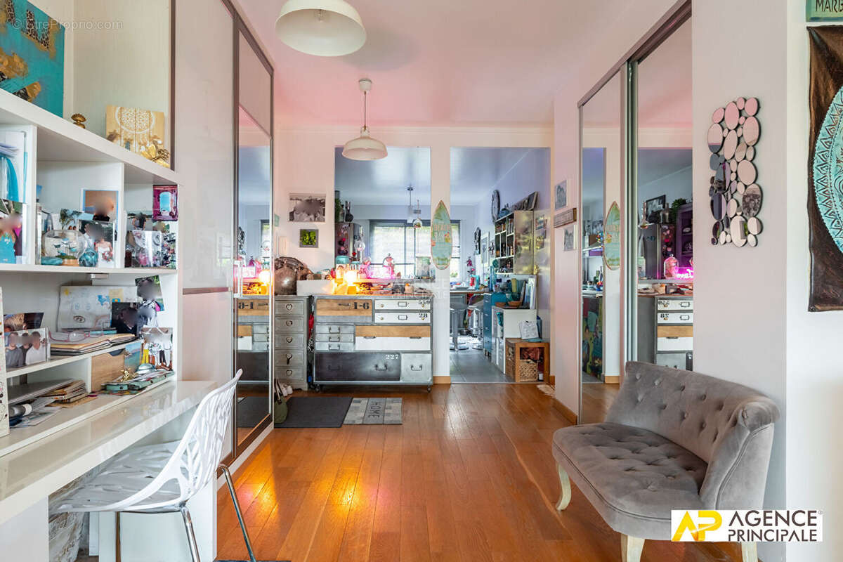 Appartement à LE MESNIL-LE-ROI