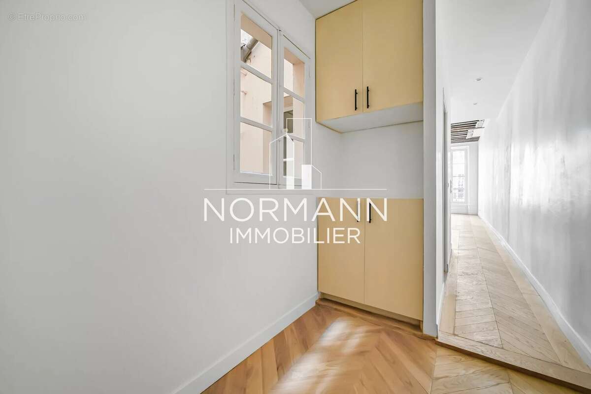 Appartement à PARIS-1E