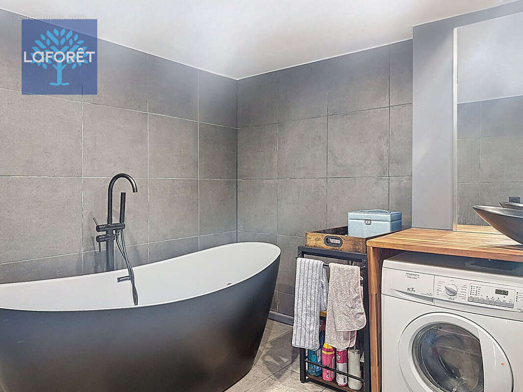 Appartement à SAINT-GENIS-LAVAL