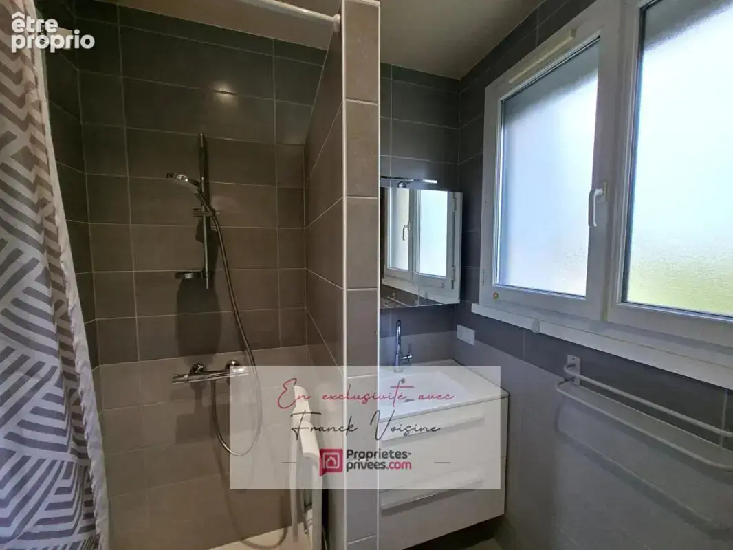 A VENDRE en Exclusivité aux Herbiers, maison plain-pied de 106 m2 avec 3 chambres et 1 dépendance sur une parcelle de 2200 m2 en - photo 6