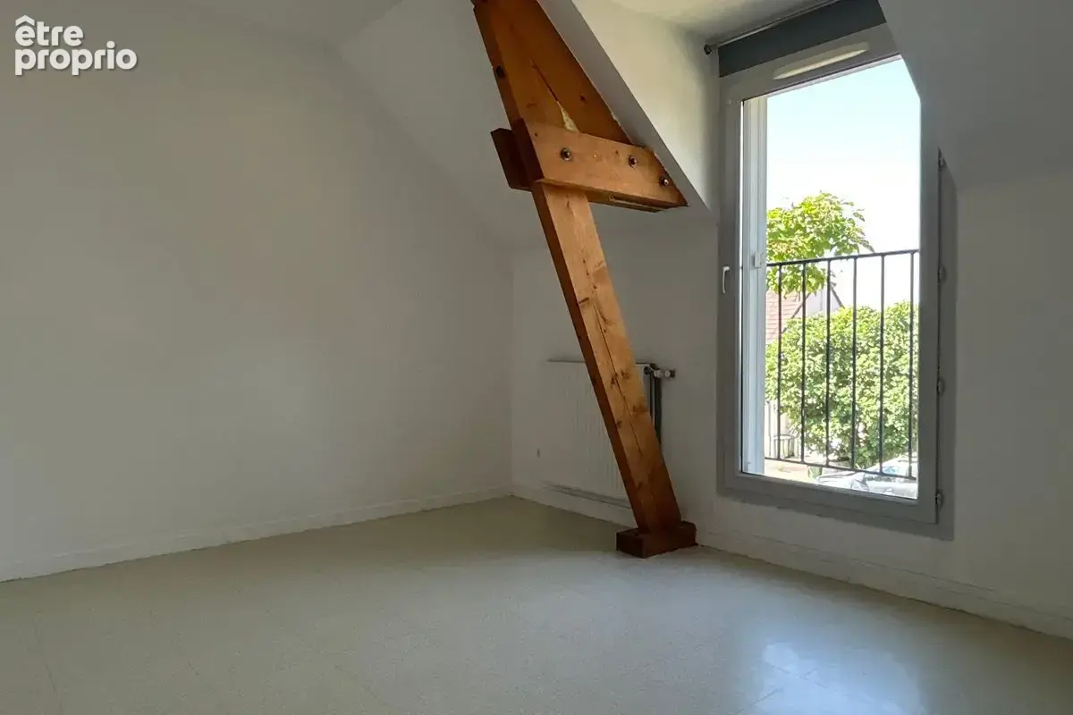 Belle opportunité à Toucy : Charmante maison T5 avec jardin, terrasse et garage ! - photo 11