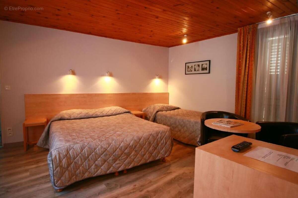 Commerce 325 m² à Antignac  - photo 4