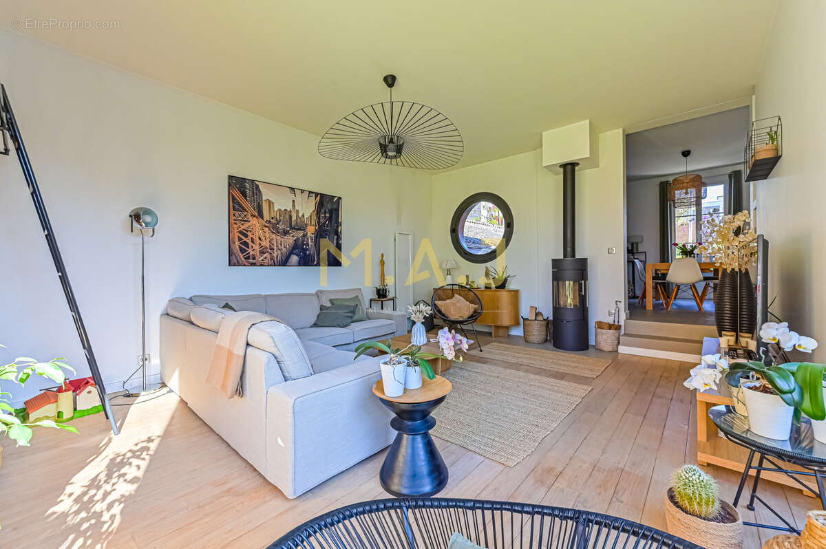 Maison à LE PERREUX-SUR-MARNE