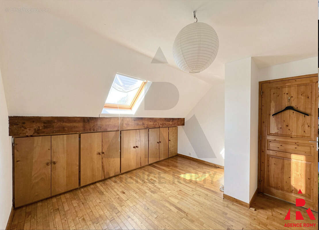 Maison avec jardin - Centre St Cyr - photo 8