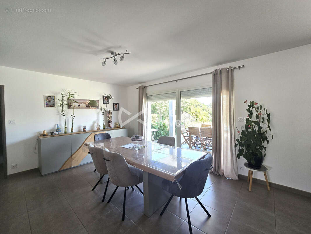 Maison 110 m² à Angeville  - photo 4