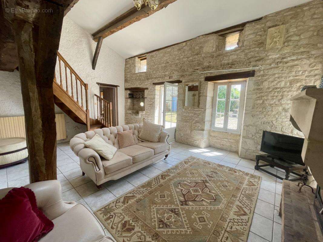 Maison à FONTAINE-CHALENDRAY