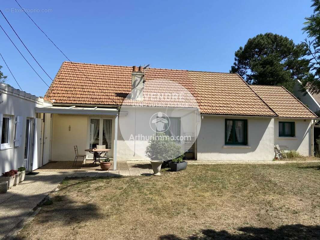 200 m du centre, maison de plain-pied avec dépendances - photo 7