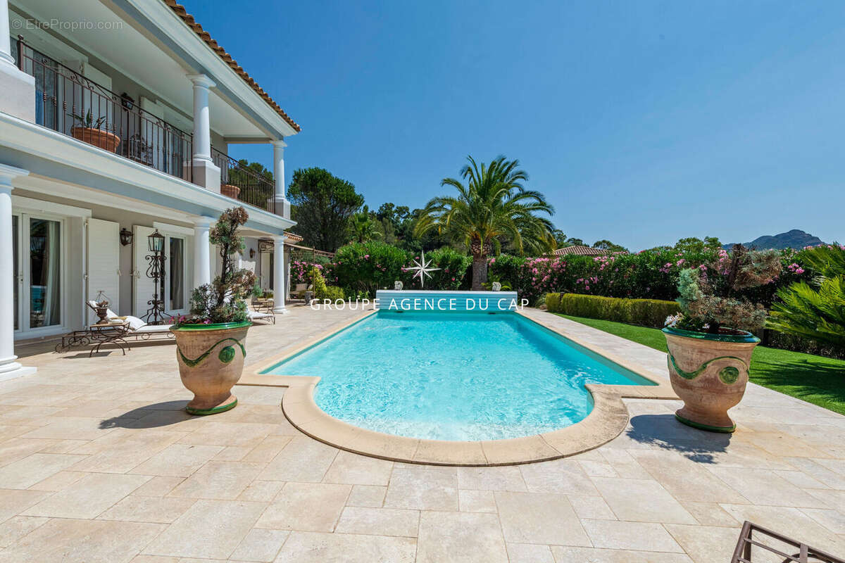 Superbe villa récente 5 pièces au calme avec piscine et garage - photo 9