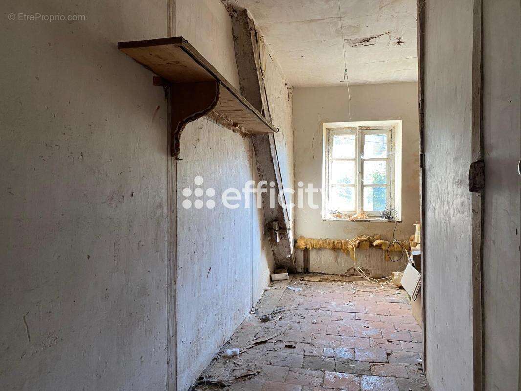 Maison à OUROUX-SOUS-LE-BOIS-SAINTE-MARIE