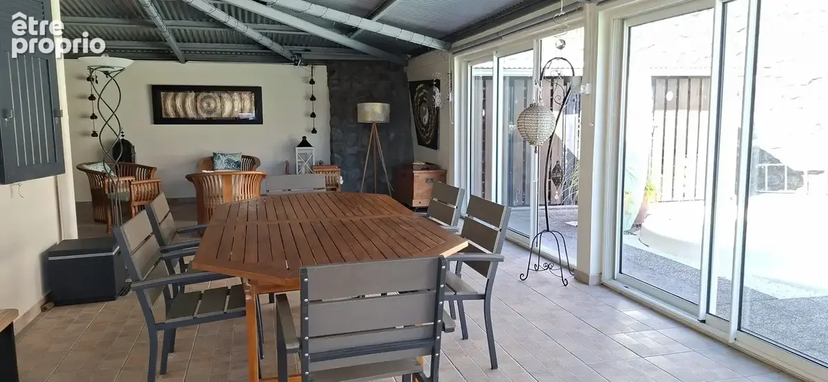 Maison 251 m² à Saint-Denis  - photo 3