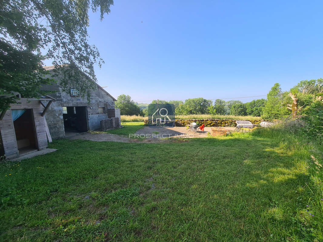 Bâtiment agricole 620 m2 avec terrain et source - photo 4