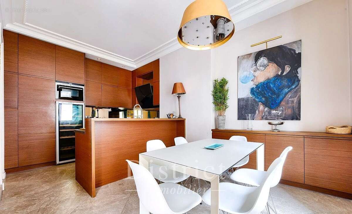 Appartement à PARIS-8E