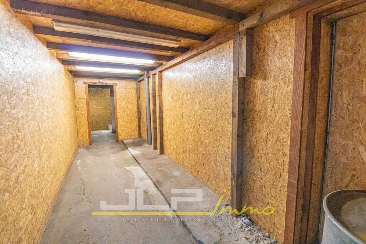 Commerce 171 m² à Megeve  - photo 8