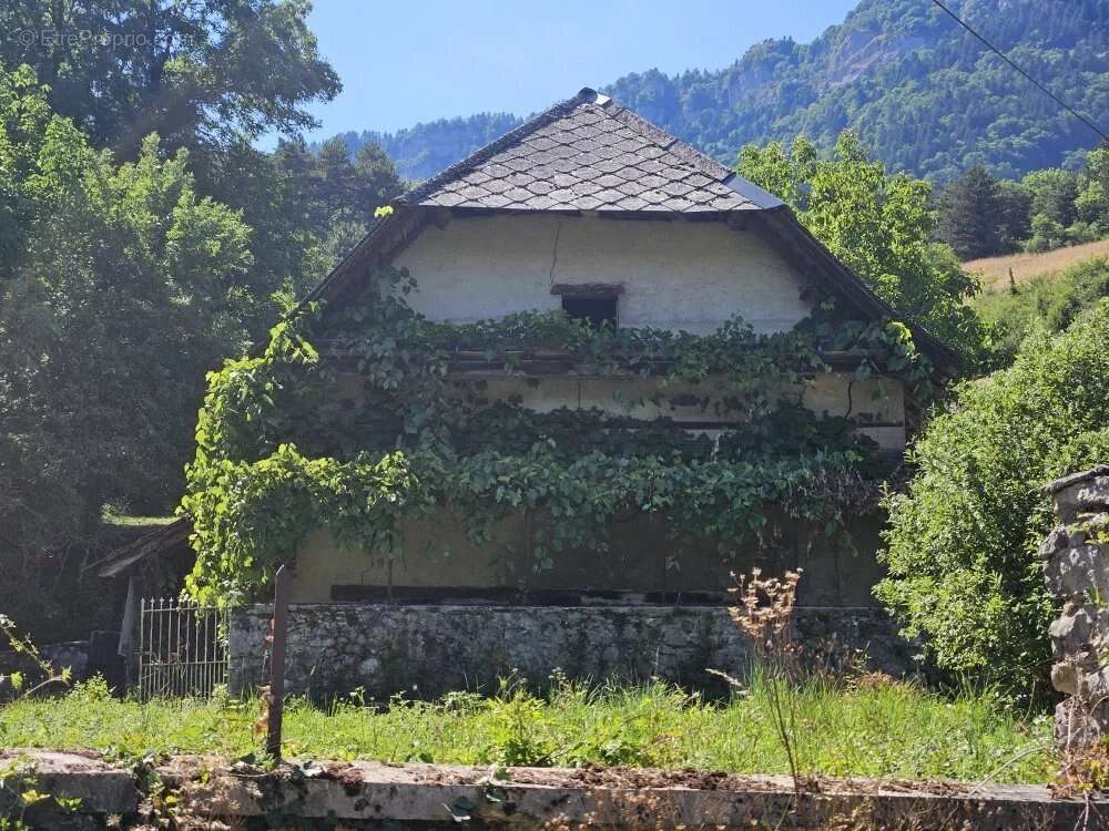 Maison à MIRIBEL-LANCHATRE