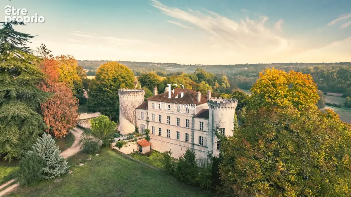 Château du xiiie siècle et son domaine de 8 hectares aux portes d'angoulême - photo 2