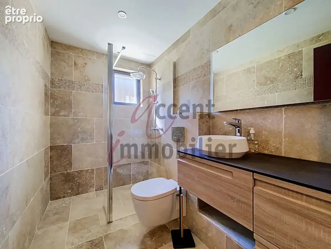 Maison familiale de 328 m² avec piscine et possibilité de 2 logements - photo 12