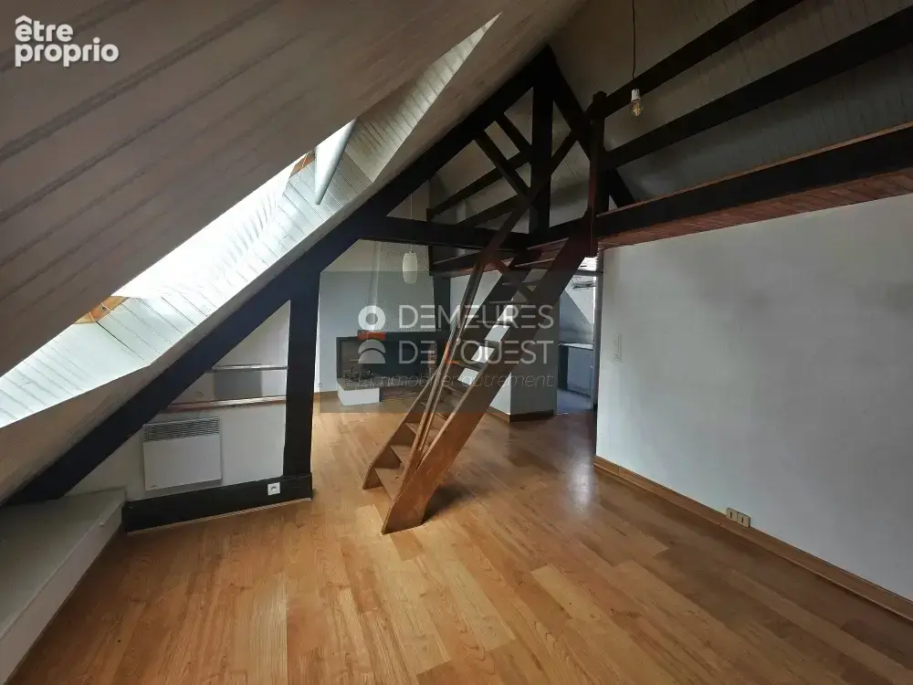 Rennes - Appartement de 50 m2 et sa mezzanine - Grand garage de 30 m2. - photo 2