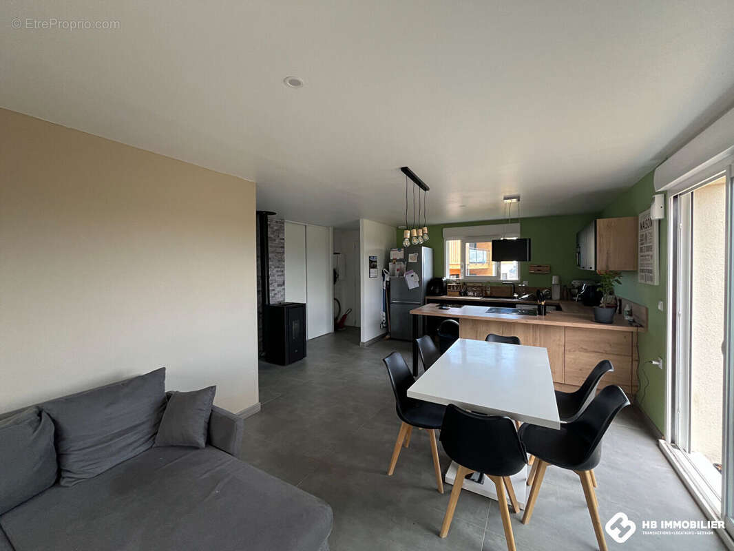 Maison à SAINT-CYR-DE-FAVIERES