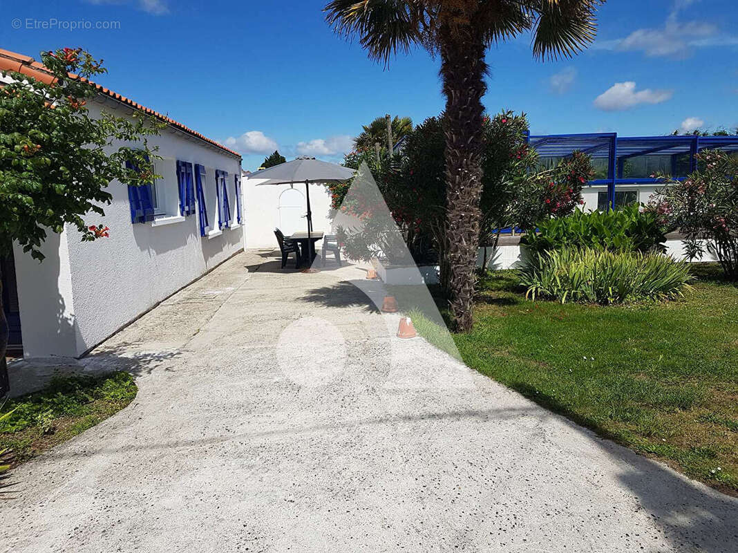 Maison à SAINT-JUST-LUZAC