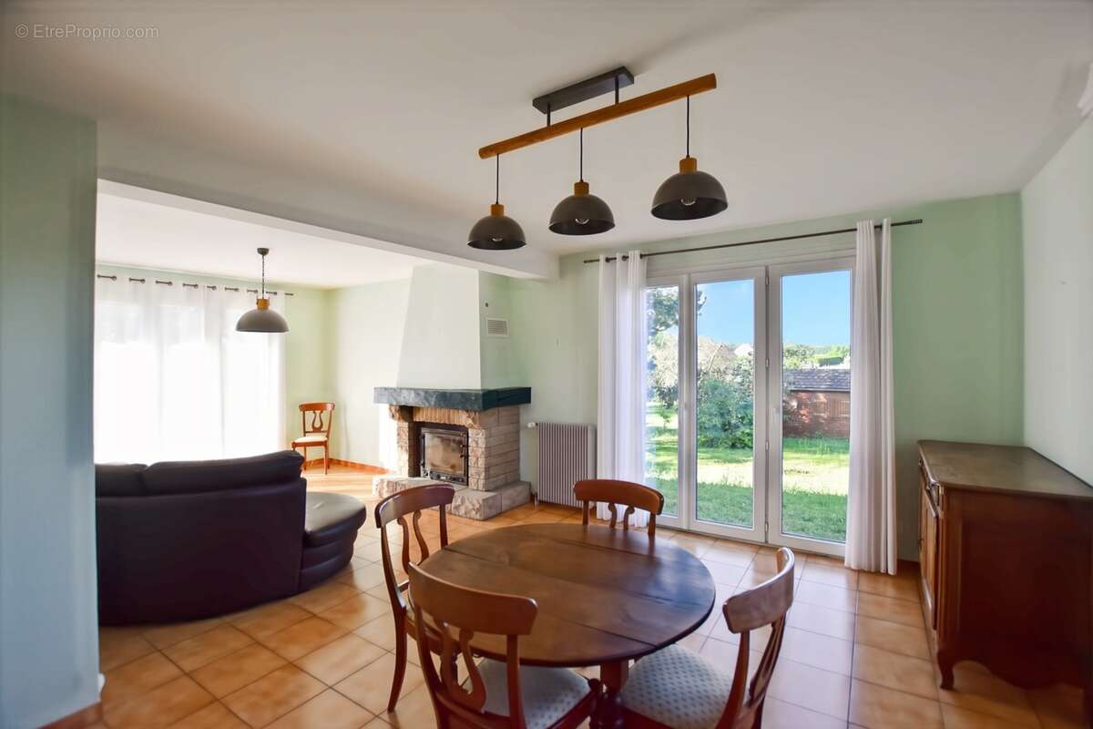 Maison sur sous-sol de 149 m2 avec 1840 m2 de terrain  à FARGES LES CHALON (71) - photo 10