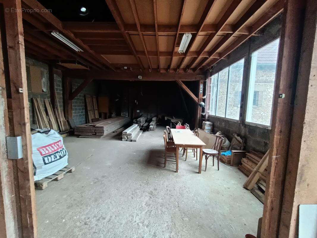 Commerce à MAINVILLIERS