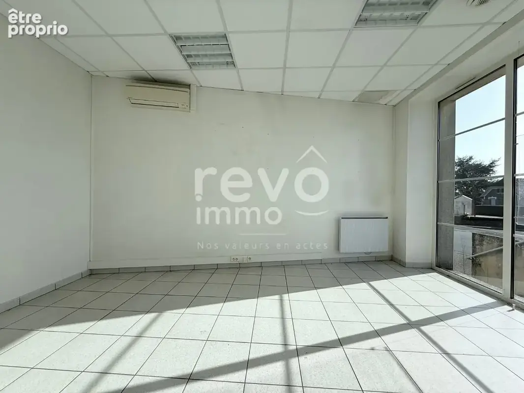 Local commercial 115 m²  centre-ville - photo 2