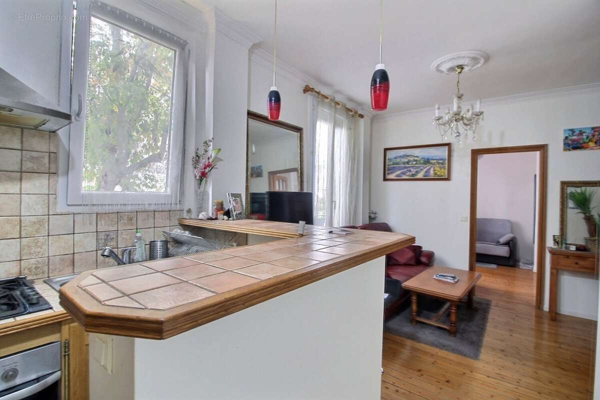 0_0001 - Appartement à LES LILAS