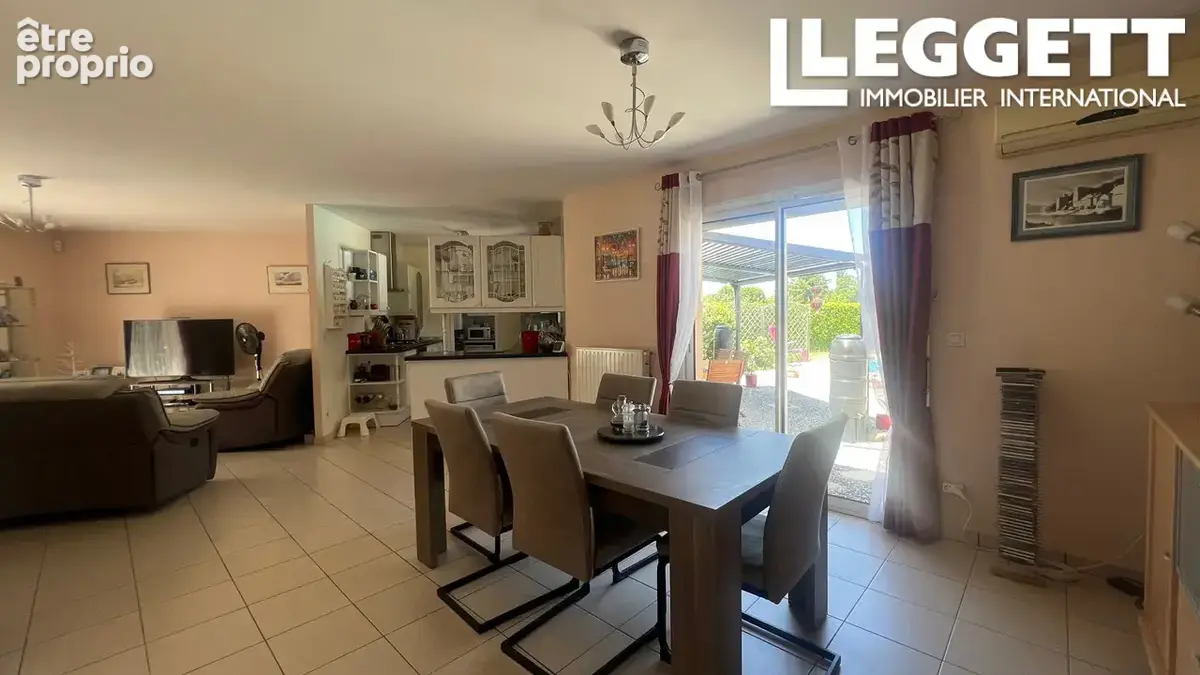 Maison de plain-pied, 4 lits, à l'orée d'un village avec des commodités, une superbe piscine, et des vues ! - photo 3