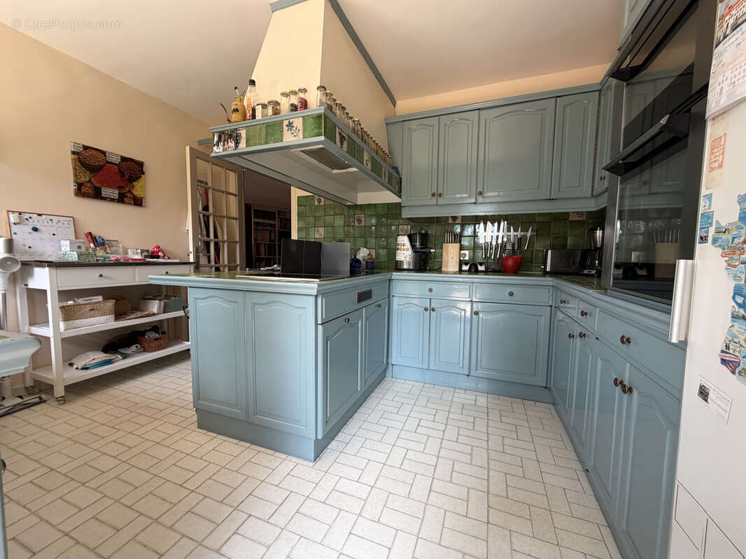 Maison 211 m² à Chevreuse  - photo 7