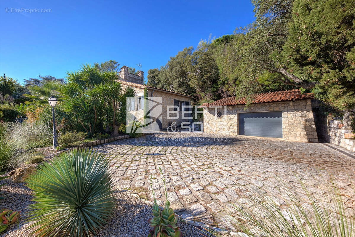 Exclusivite - mandelieu produit rare !  villa 6 pieces en pierre rénovée - quartier recherché - photo 7