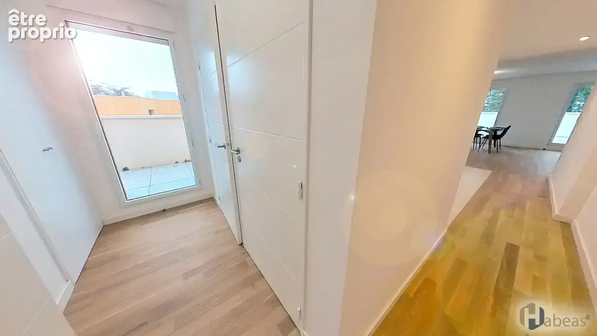 Attique d'Exception : T5 de 111.60 m² avec Terrasse Plein Ciel de 70,45m², Parking et cave - photo 5