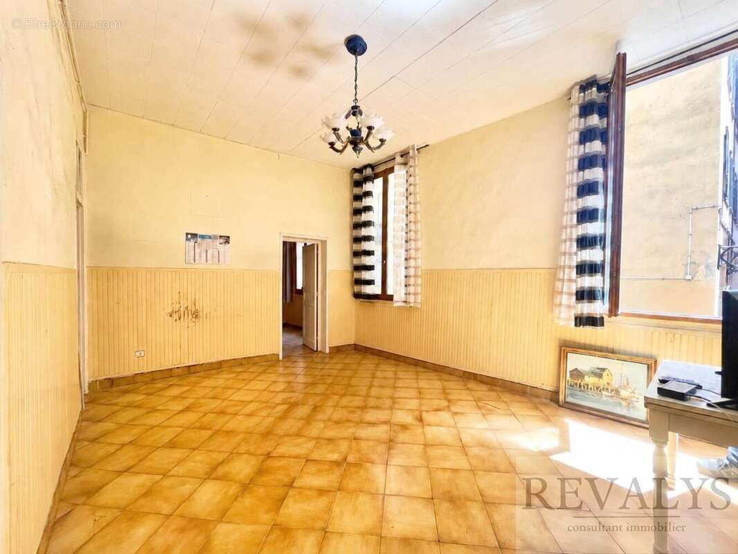 Alpes maritimes (06) - vieux nice cours saleya - appartement 3 pieces a renover a deux pas de la promenade - photo 3