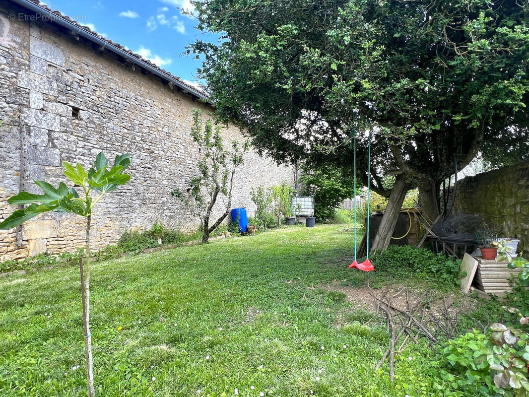 Maison à MONTAMISE