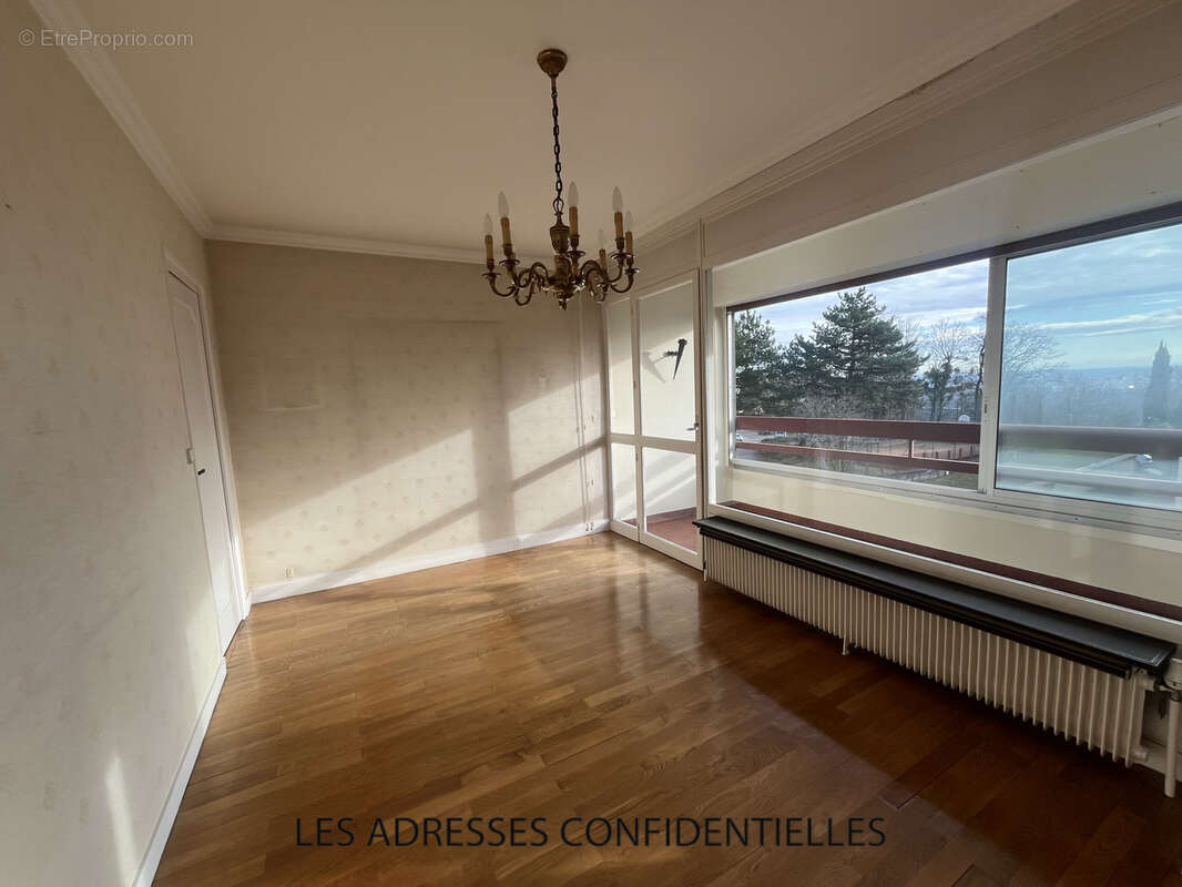 CALUIRE-ET-CUIRE - Grand appartement de 4 pièces de 96.53 m2 - Loggia -  Garage - Cave - photo 6