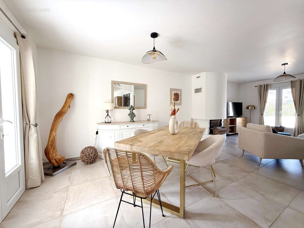 Maison à BAGNOLS-EN-FORET