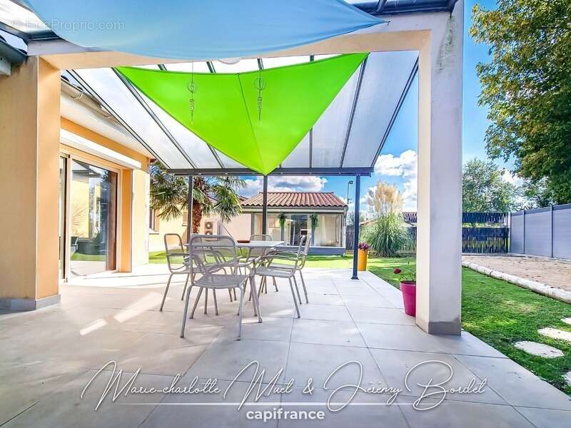 Grande maison familiale avec logement indépendant, garages et dépendances - photo 2
