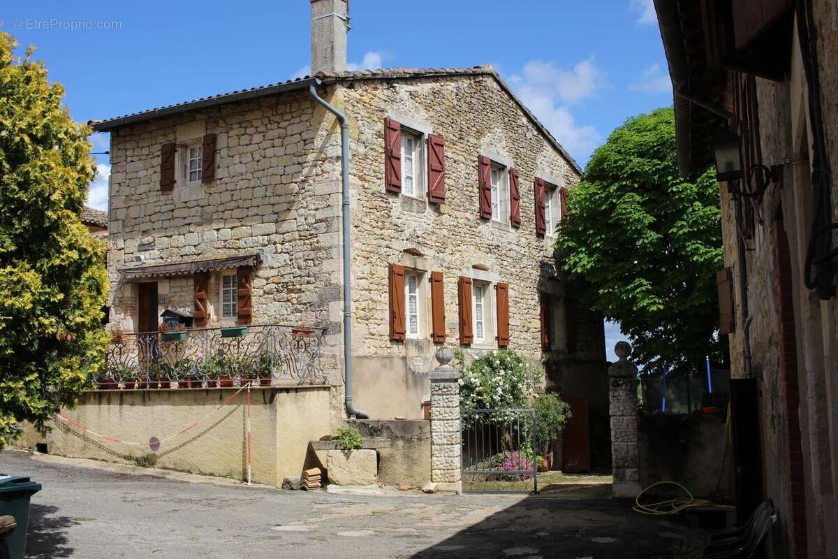 Maison à CAHUZAC-SUR-VERE