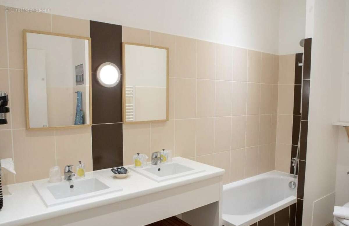 Commerce 1140 m² à Dolus-D'oleron  - photo 8