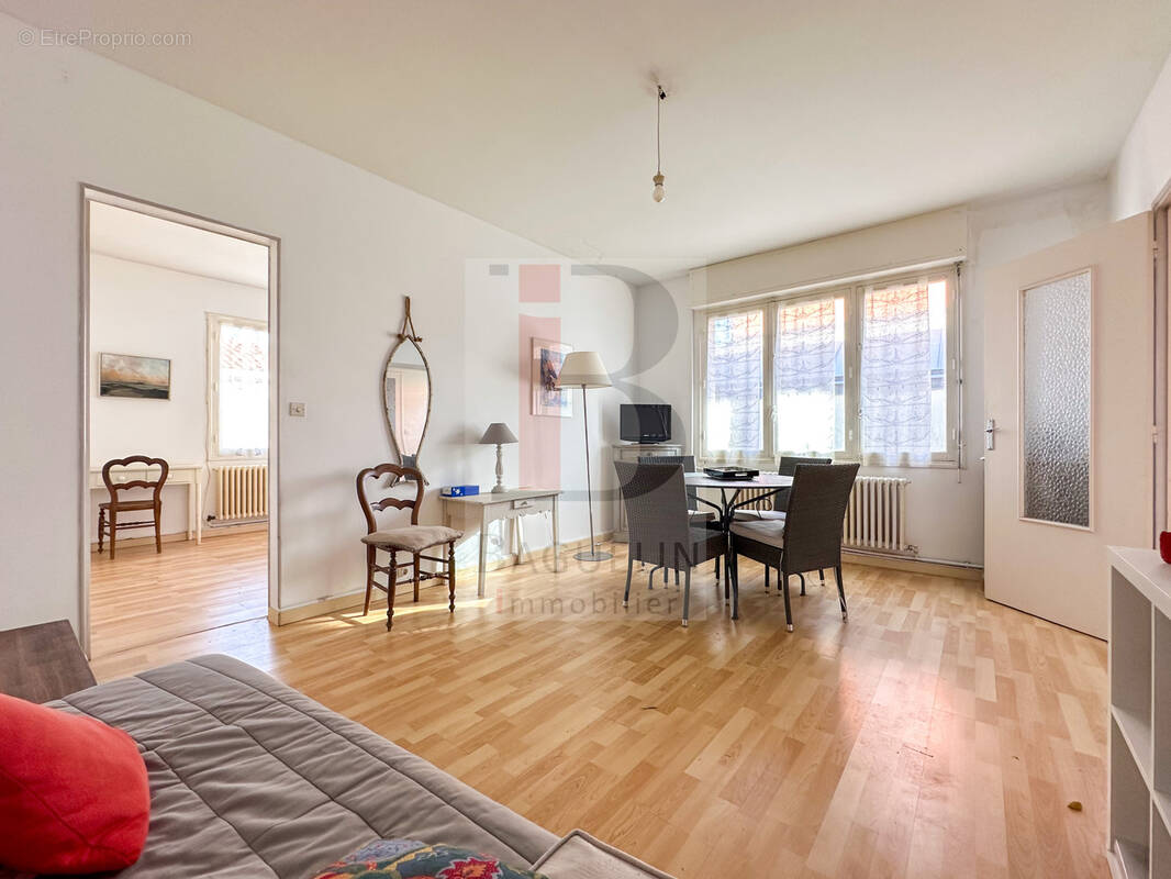 Appartement à FOURAS