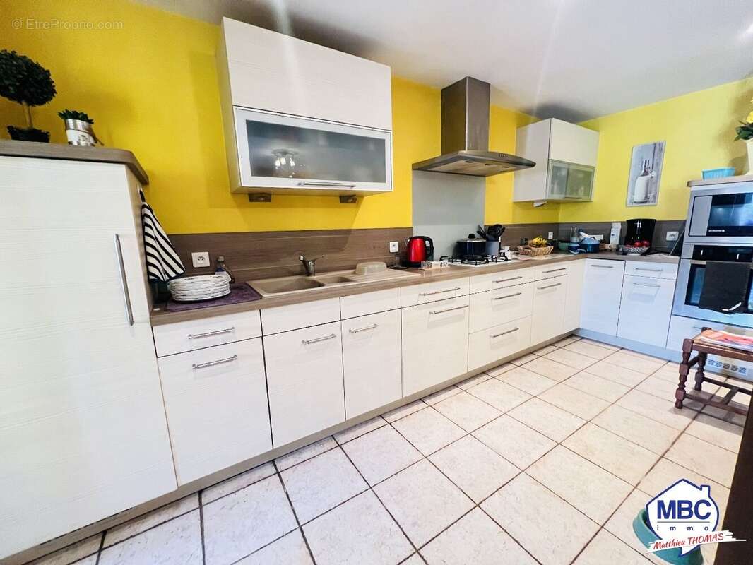 Maison en pierre - 117 m² Le Fuilet - photo 2