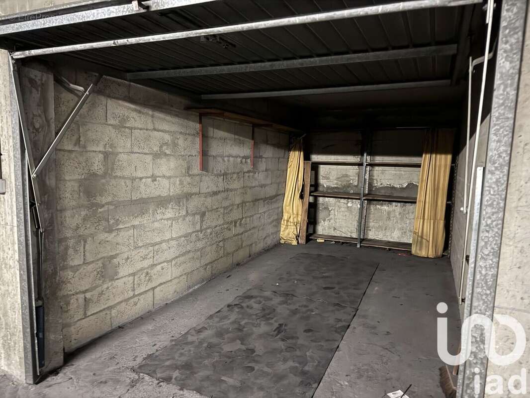 Photo 2 - Parking à PARIS-18E