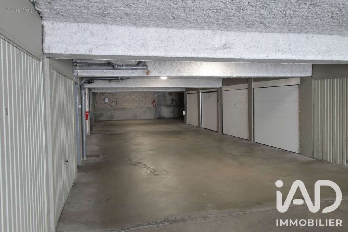 Photo 3 - Parking à REIMS