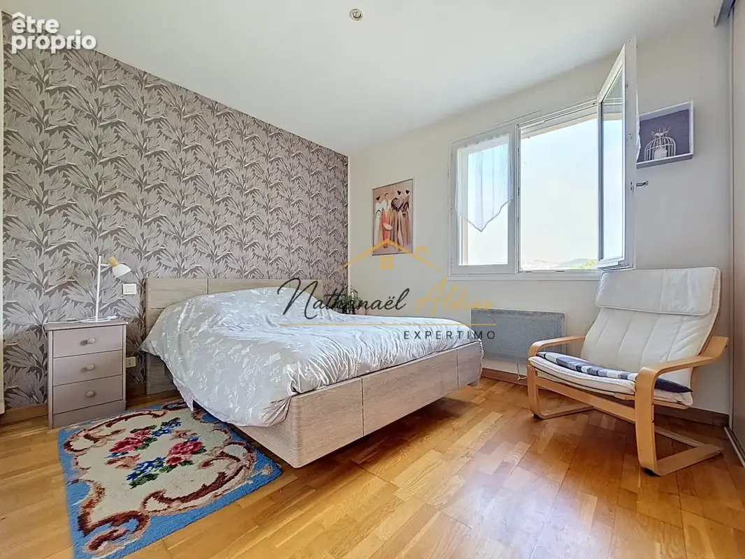 Maison avec logement indépendant, piscine, garage, écurie et terrain - photo 9